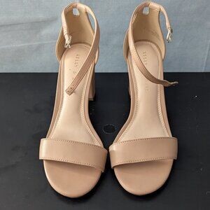 USED with Box Women’s Kelly & Katie Hailee Sandal Taupe Stone / Tan Size 8W/38